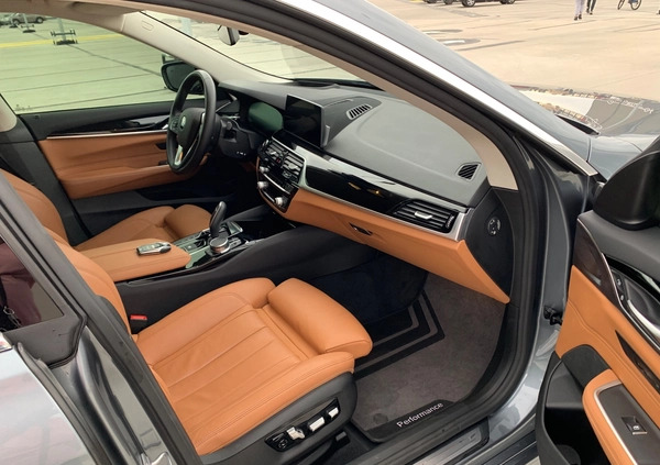 BMW 6GT cena 118000 przebieg: 162000, rok produkcji 2019 z Warszawa małe 352